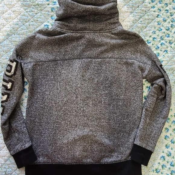 Sweatshirt - Picture 2 of 6